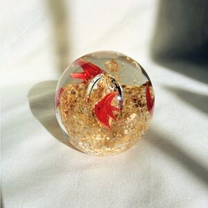 Dynasty Gallery Heirloom Glass Aquarium Paperweight Goldfish Gold with Flecks 4"